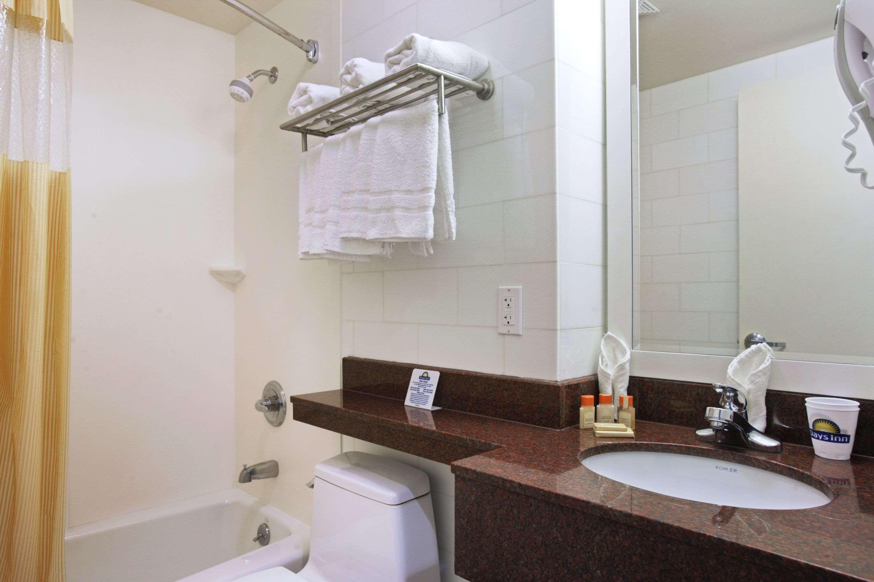 Days Inn Bronx New York Szoba fotó